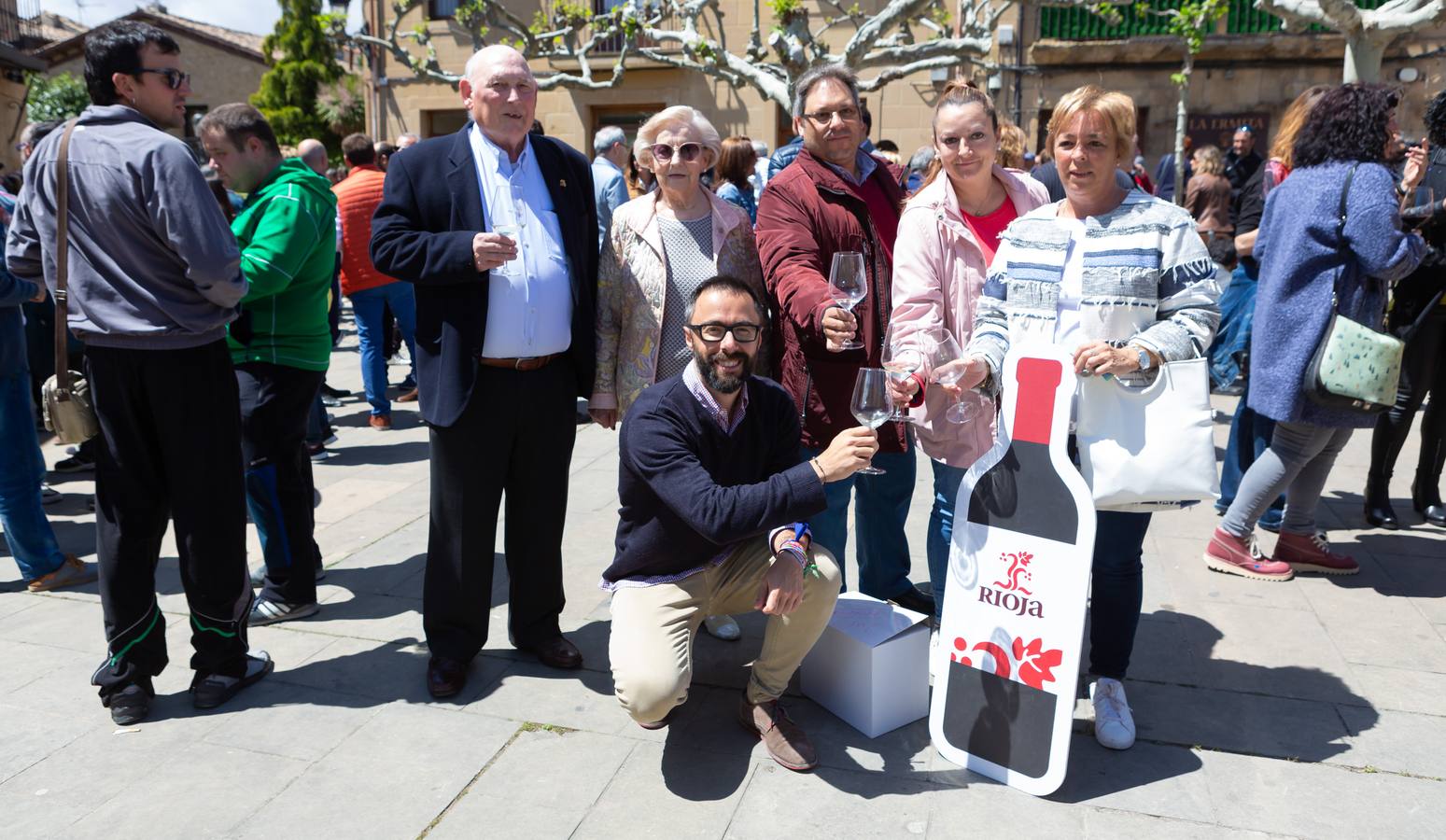 Elciego acogió la tercera edición del Día Movimiento DO con música, gastronomía y un brindis colectivo pcon vino de Rioja