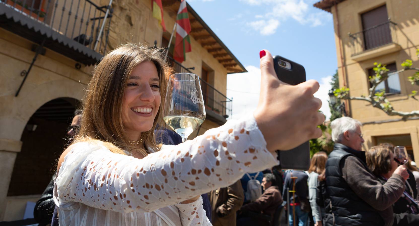 Elciego acogió la tercera edición del Día Movimiento DO con música, gastronomía y un brindis colectivo pcon vino de Rioja