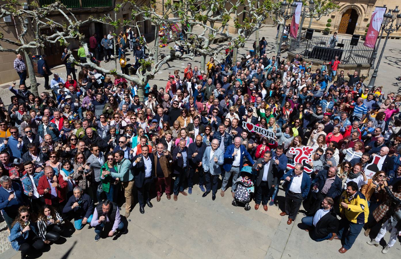 Elciego acogió la tercera edición del Día Movimiento DO con música, gastronomía y un brindis colectivo pcon vino de Rioja