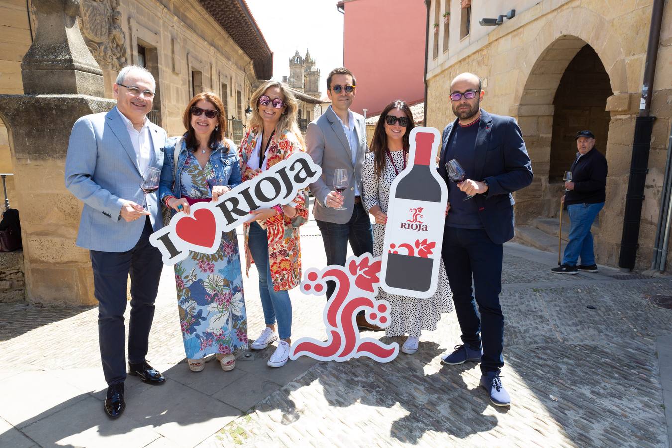 Elciego acogió la tercera edición del Día Movimiento DO con música, gastronomía y un brindis colectivo pcon vino de Rioja