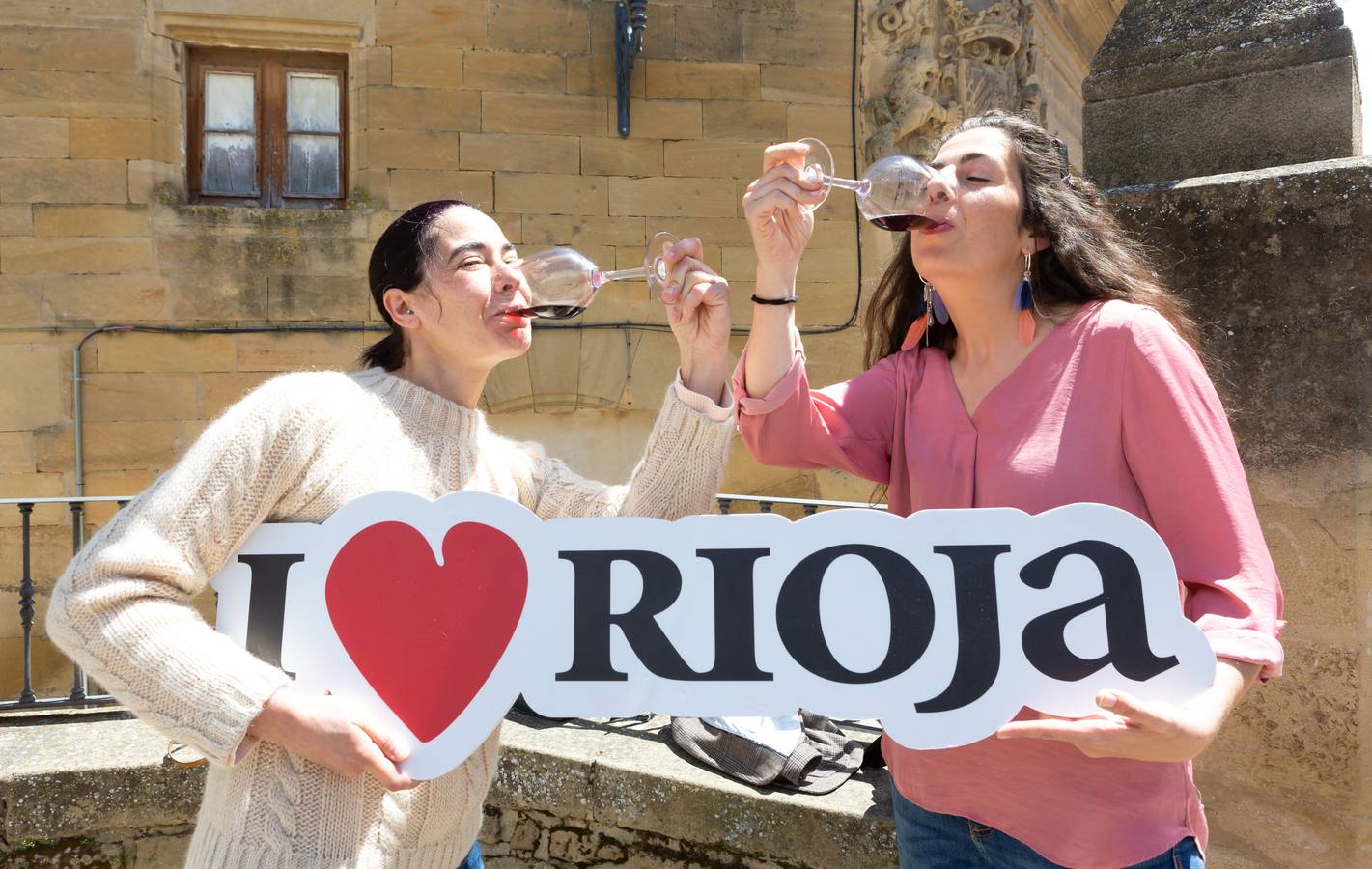 Elciego acogió la tercera edición del Día Movimiento DO con música, gastronomía y un brindis colectivo pcon vino de Rioja