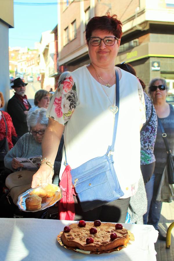 Y Villamediana sigue disfrutando de sus fiestas a la espera de honrar a San Isidro este miércoles. El buen tiempo también ayuda a que el ambiente sea fantástico. Dulces y ajedrez amenizaron a artistas de la cocina y de los tableros.