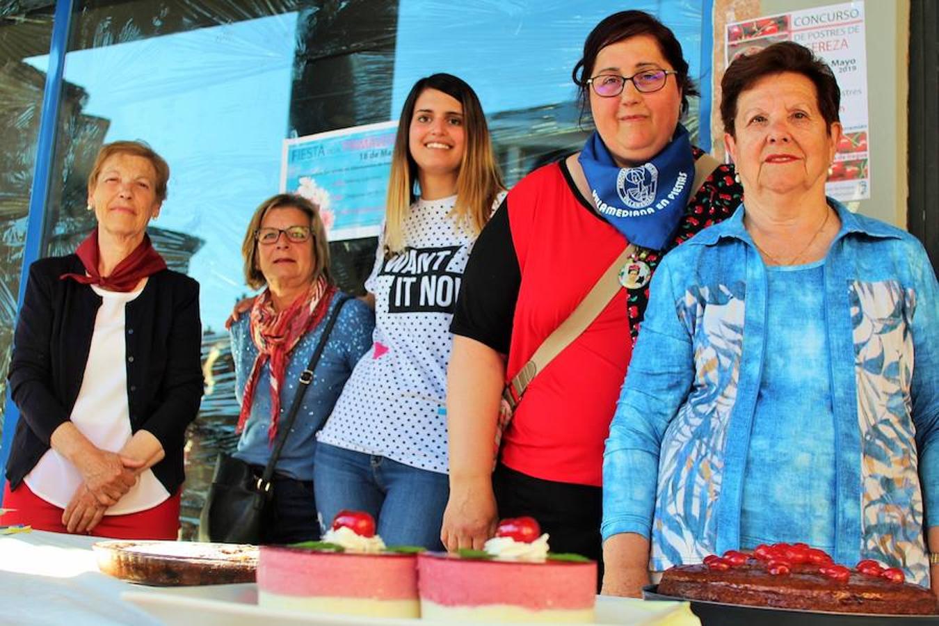 Y Villamediana sigue disfrutando de sus fiestas a la espera de honrar a San Isidro este miércoles. El buen tiempo también ayuda a que el ambiente sea fantástico. Dulces y ajedrez amenizaron a artistas de la cocina y de los tableros.