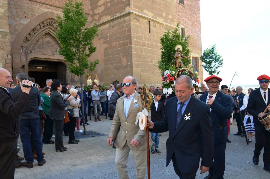 Fervor y tradición durante el recorrido de la imagen de San Isidro Labrador por las calles de Calahorra,, patrón de los agricultores 