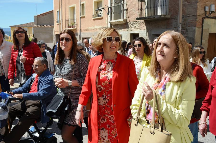 Fervor y tradición durante el recorrido de la imagen de San Isidro Labrador por las calles de Calahorra,, patrón de los agricultores 