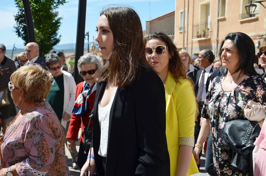 Fervor y tradición durante el recorrido de la imagen de San Isidro Labrador por las calles de Calahorra,, patrón de los agricultores 