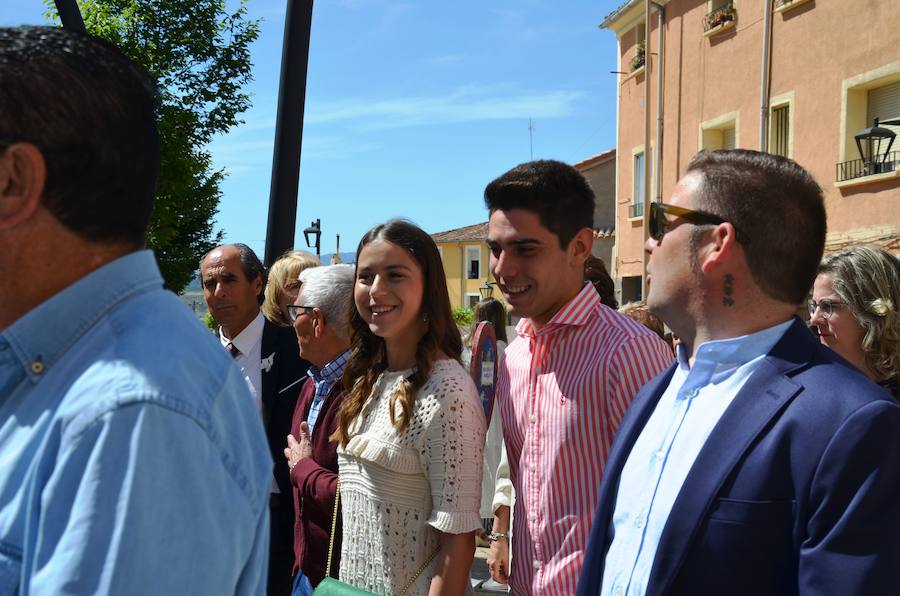 Fervor y tradición durante el recorrido de la imagen de San Isidro Labrador por las calles de Calahorra,, patrón de los agricultores 