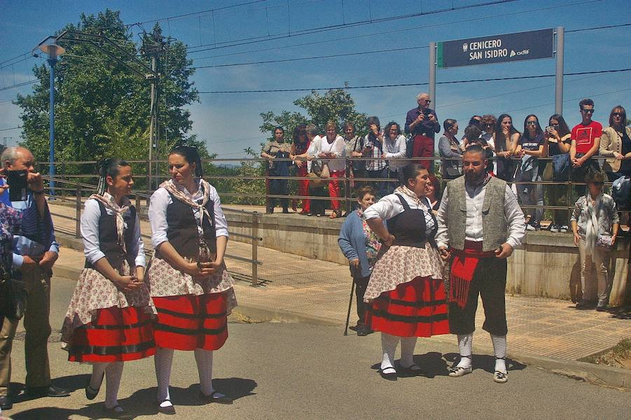 Los agricultores comenzaron honrando a su patrón de víspera con 'La Charma´', no faltó la misa en honor al santo y posterior procesión, así como la bendición de los campos y las danzas en varios sitios del recorrido