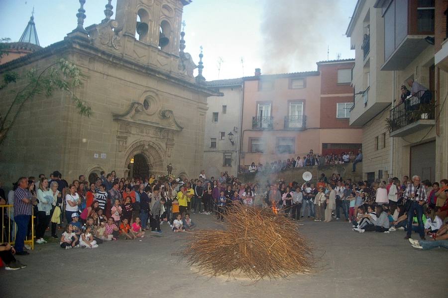 Los agricultores comenzaron honrando a su patrón de víspera con 'La Charma´', no faltó la misa en honor al santo y posterior procesión, así como la bendición de los campos y las danzas en varios sitios del recorrido