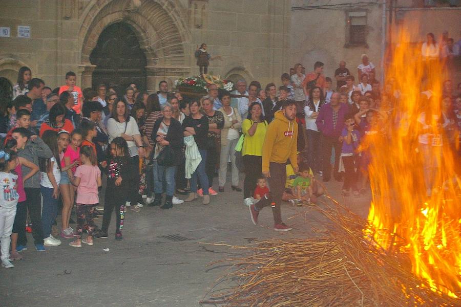 Los agricultores comenzaron honrando a su patrón de víspera con 'La Charma´', no faltó la misa en honor al santo y posterior procesión, así como la bendición de los campos y las danzas en varios sitios del recorrido