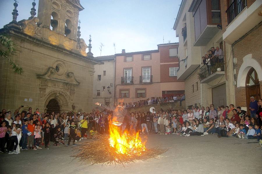 Los agricultores comenzaron honrando a su patrón de víspera con 'La Charma´', no faltó la misa en honor al santo y posterior procesión, así como la bendición de los campos y las danzas en varios sitios del recorrido