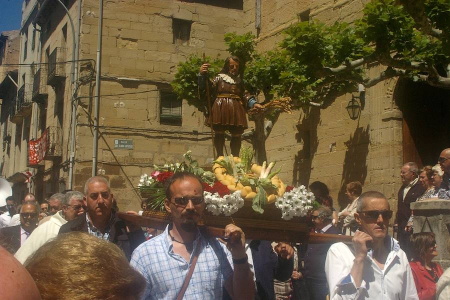 Los agricultores comenzaron honrando a su patrón de víspera con 'La Charma´', no faltó la misa en honor al santo y posterior procesión, así como la bendición de los campos y las danzas en varios sitios del recorrido