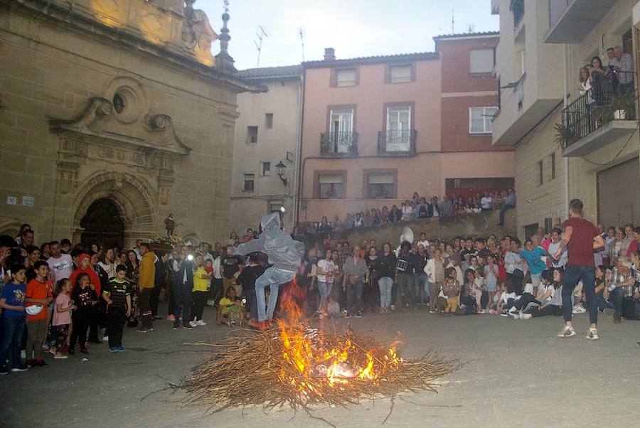 Los agricultores comenzaron honrando a su patrón de víspera con 'La Charma´', no faltó la misa en honor al santo y posterior procesión, así como la bendición de los campos y las danzas en varios sitios del recorrido