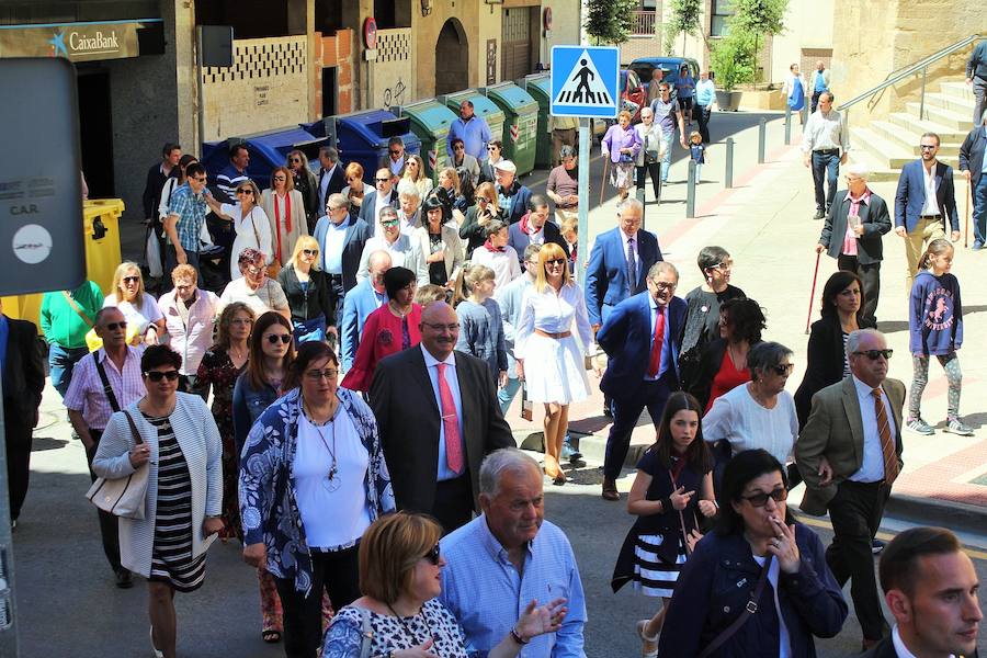 El sol y calor acompañó a los vecinos durante la procesión y los actos que se celebraron en la calle