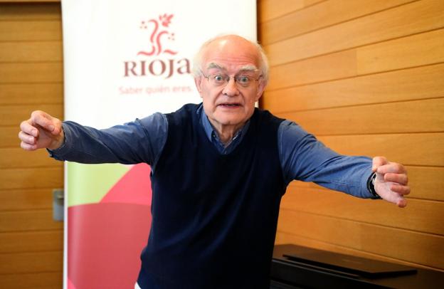El compositor y director coral británico John Rutter, ayer en el Conservatorio de Música de La Rioja.