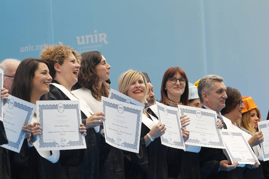 Ceremonia de graduación de los alumnos de Grado y Posgradl en la Plaza de Toros de Logroño