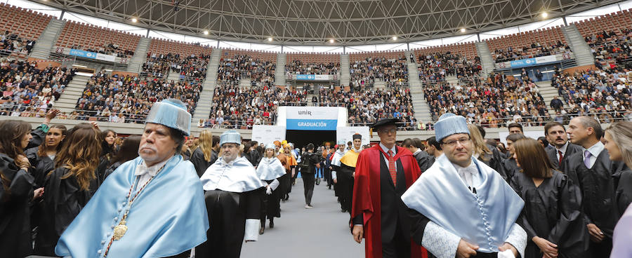 Ceremonia de graduación de los alumnos de Grado y Posgrado en la Plaza de Toros de Logroño