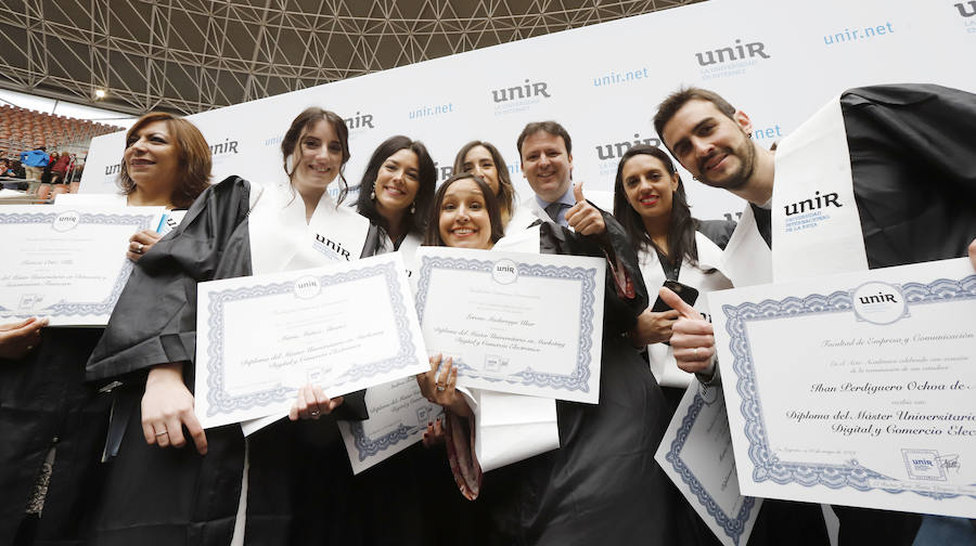 Ceremonia de graduación de los alumnos de Grado y Posgrado en la Plaza de Toros de Logroño