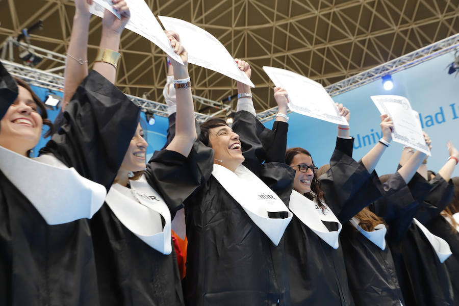 Ceremonia de graduación de los alumnos de grado y postgrado en la plaza de toros de Logroño