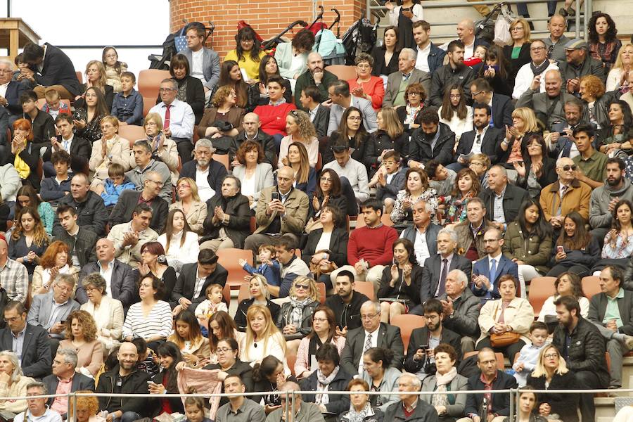 Ceremonia de graduación de los alumnos de grado y postgrado en la plaza de toros de Logroño