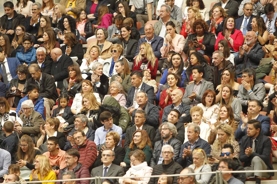 Ceremonia de graduación de los alumnos de grado y postgrado en la plaza de toros de Logroño