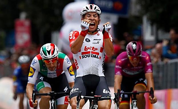 Ewan celebra la victoria en la octava etapa del Giro.