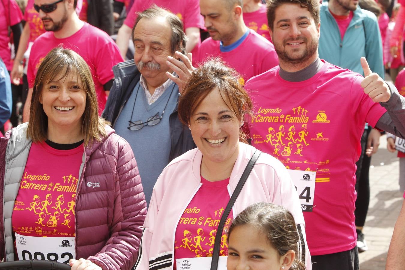 Fotos: Multitudinaria participación en la Carrera de la Familia (I)