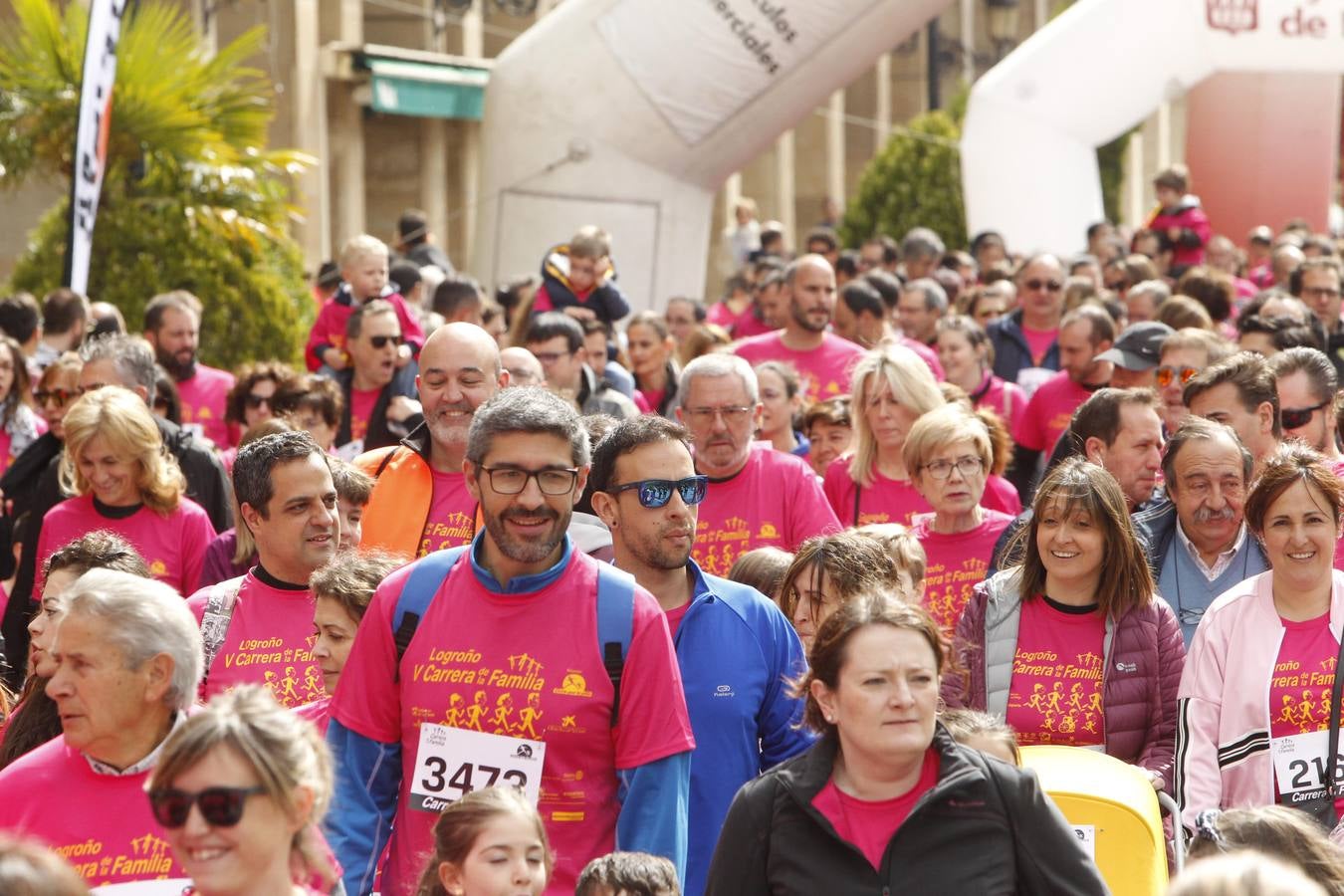 Fotos: Multitudinaria participación en la Carrera de la Familia (I)