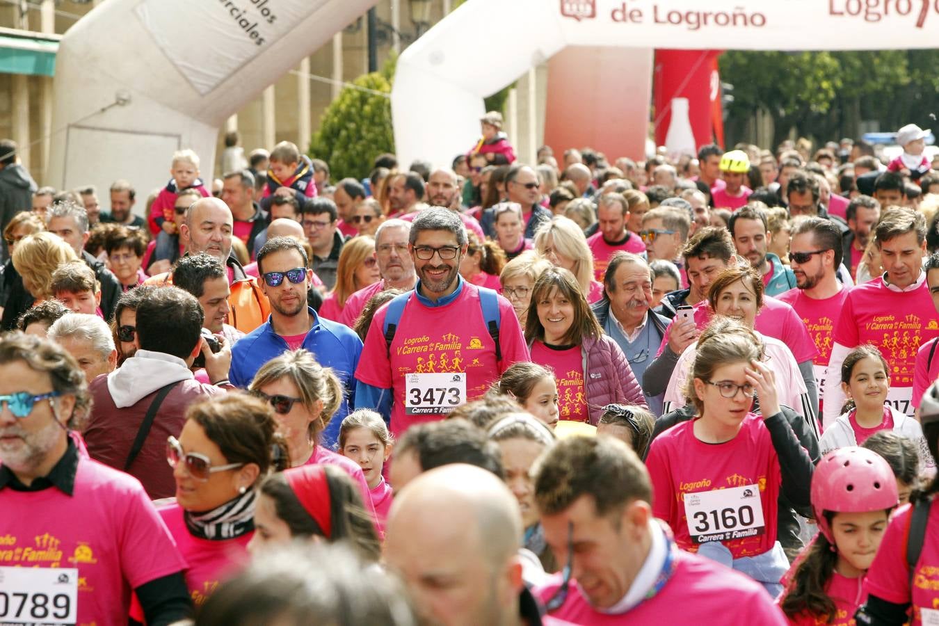 Fotos: Multitudinaria participación en la Carrera de la Familia (I)