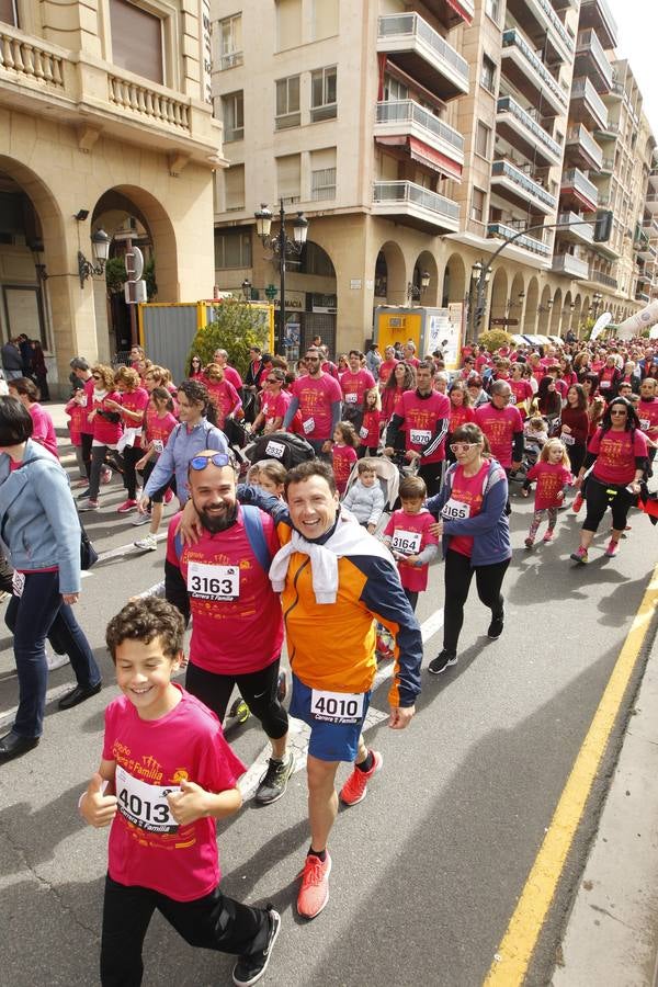 Fotos: Multitudinaria participación en la Carrera de la Familia (I)