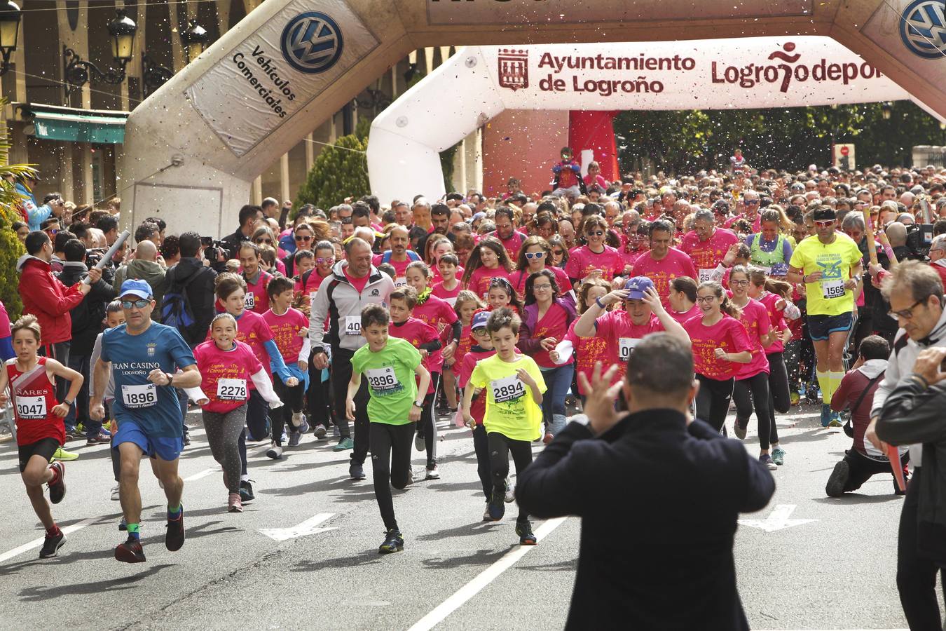 Fotos: Multitudinaria participación en la Carrera de la Familia (I)