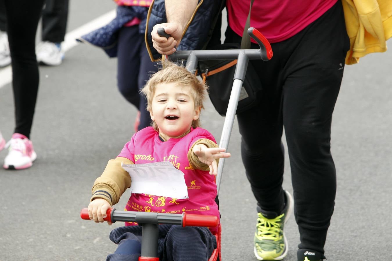 Fotos: Multitudinaria participación en la Carrera de la Familia (II)