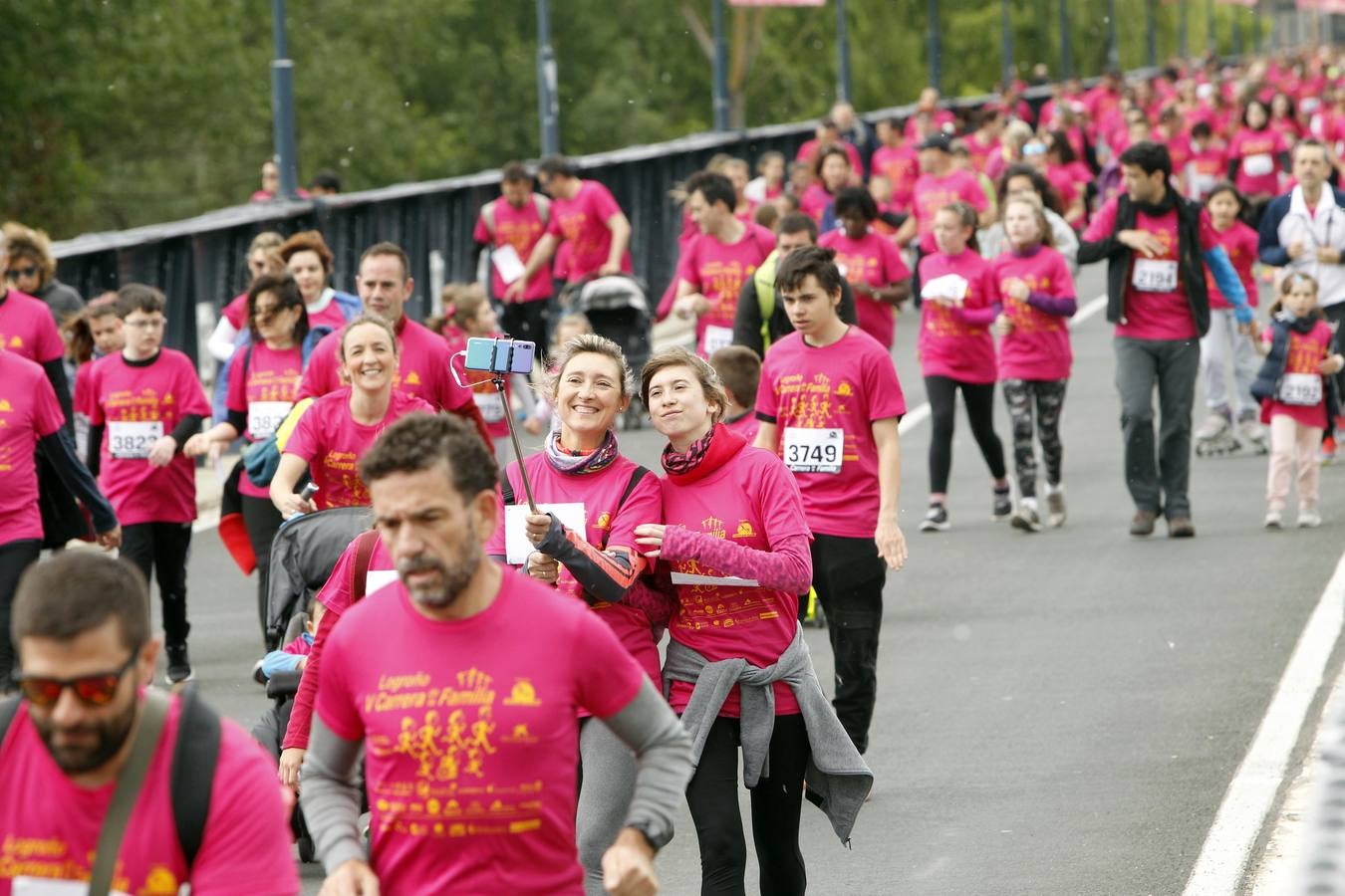 Fotos: Multitudinaria participación en la Carrera de la Familia (II)