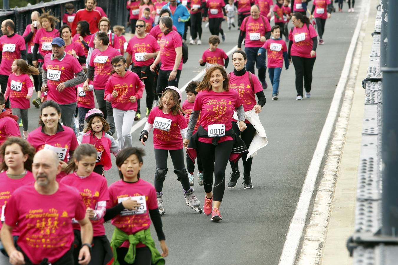 Fotos: Multitudinaria participación en la Carrera de la Familia (II)