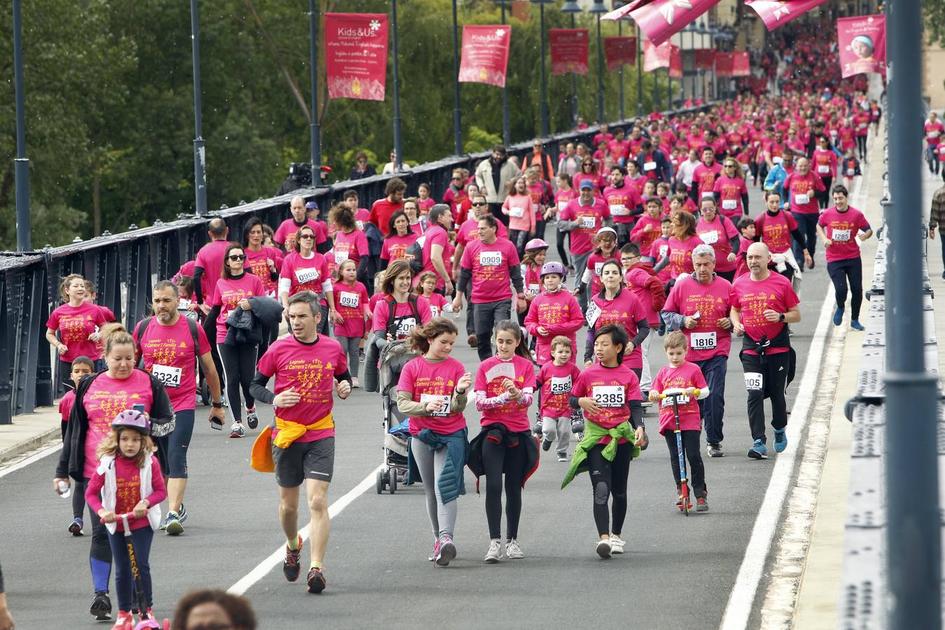 Fotos: Multitudinaria participación en la Carrera de la Familia (II)