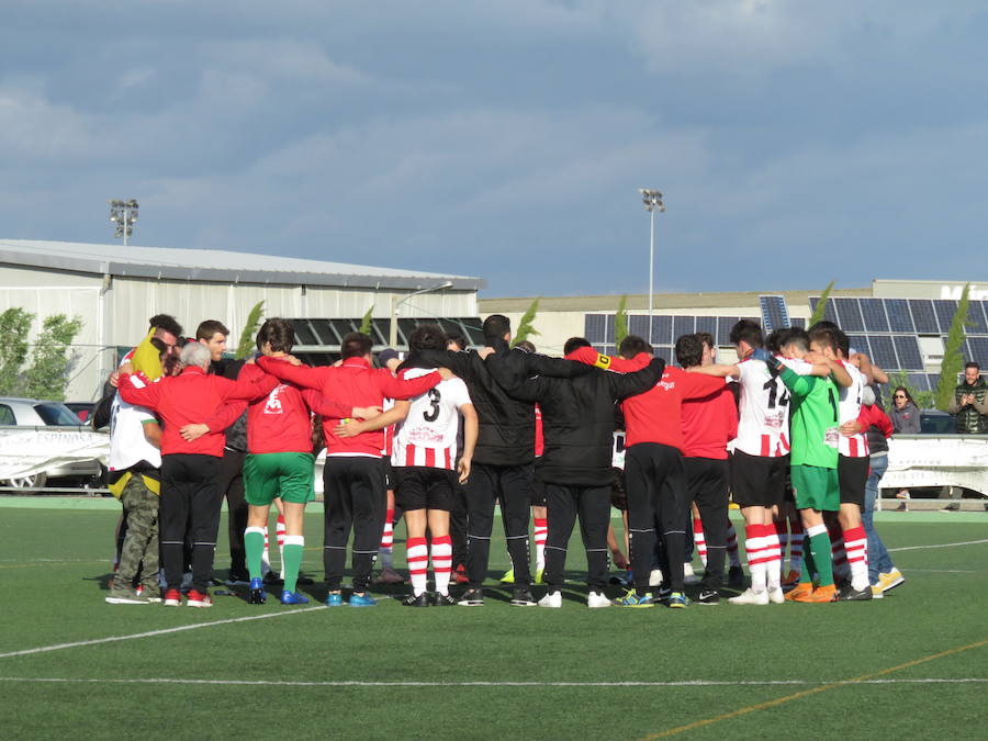 un final emocionante, con toda la afición en el campo homenajeando a sus 'campeones'