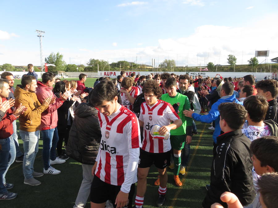 un final emocionante, con toda la afición en el campo homenajeando a sus 'campeones'