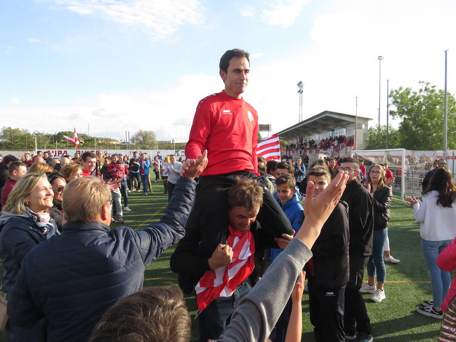 un final emocionante, con toda la afición en el campo homenajeando a sus 'campeones'