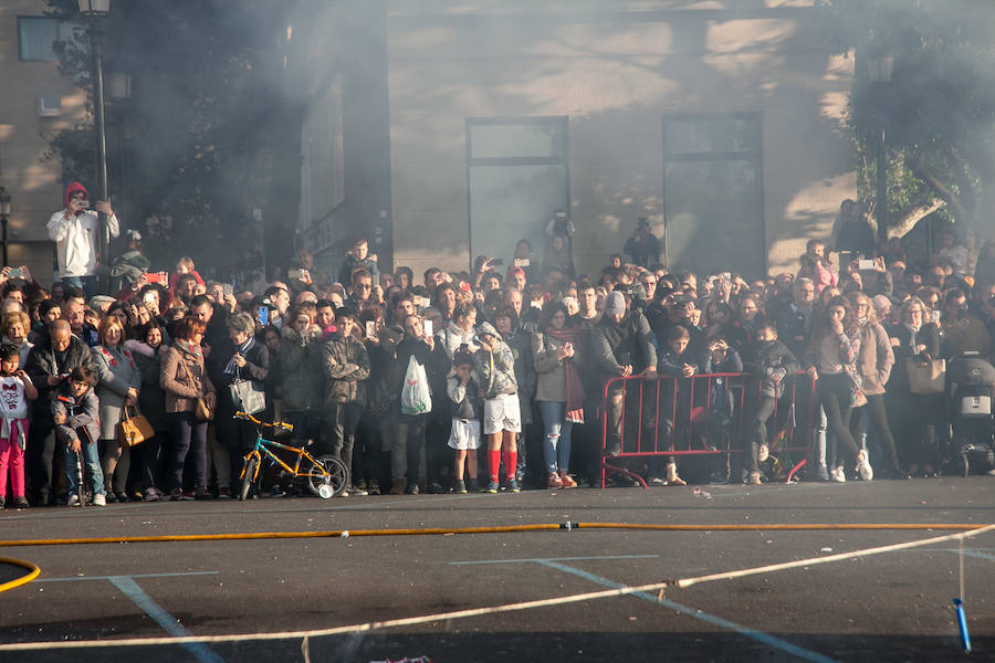 Cientos de personas se acercaron al acto final de las 'fallas' que se han venido celebrando en los últimos días