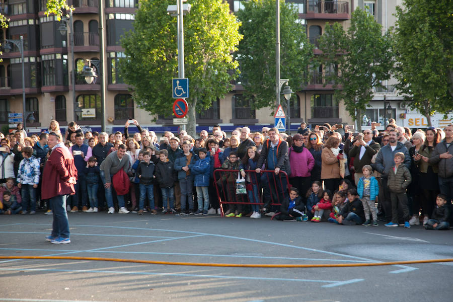 Cientos de personas se acercaron al acto final de las 'fallas' que se han venido celebrando en los últimos días