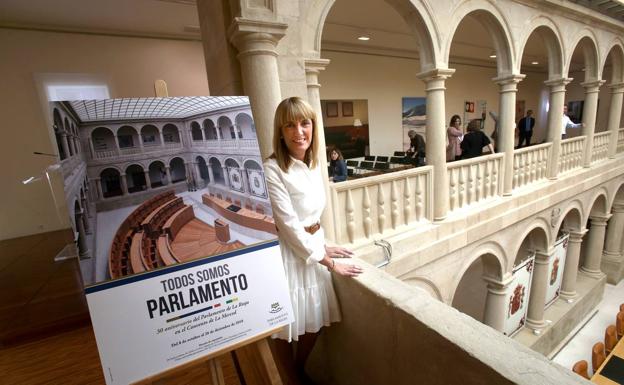 Ana Lourdes González, en una foto de archivo en el Hemiciclo regional. 