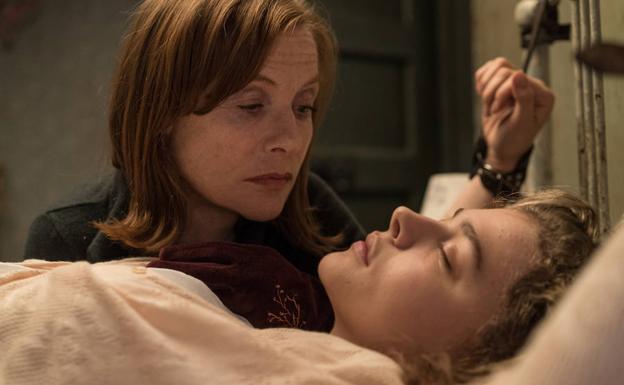 Isabelle Huppert, obsesionada con Chloë Grace Moretz en 'La viuda'.