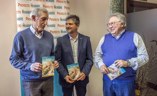 Luis Lleyda, David García y José Andrés Pérez, tras la presentación de la memoria de Proyecto Hombre. 