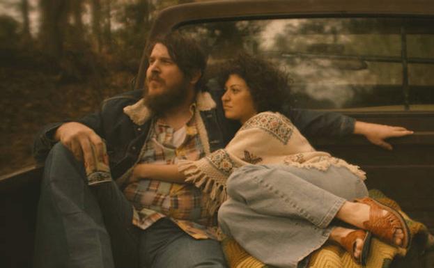 Ben Dickey y Alia Shawkat en 'Blaze'.