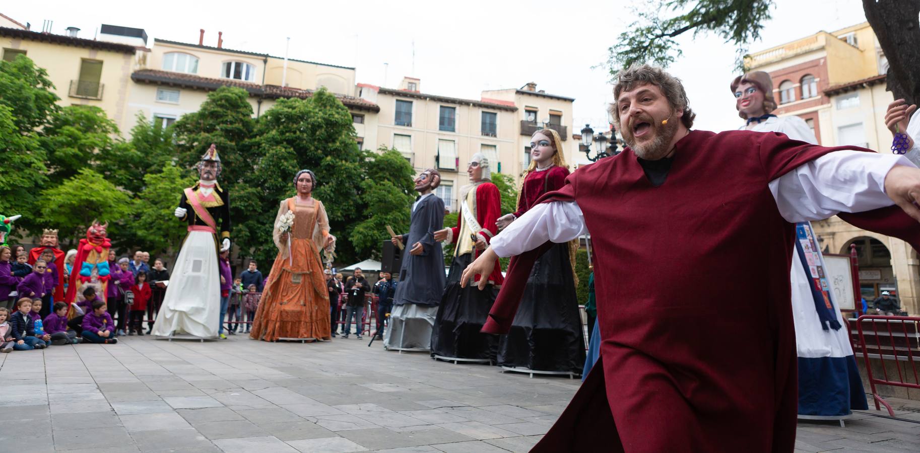 Han salido este sábado a la plaza logroñesa en la que ha habido actividades y una representación teatral