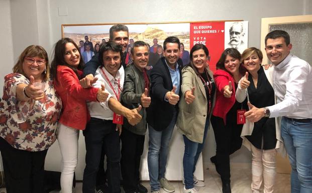 Miembros del PSOE de Arnedo celebran la victoria 