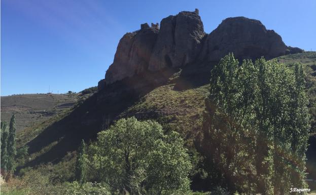 Imagen principal - Vista de la peña y el castillo de Clavijo, sendero de la Vía Romana en Alberite y subida a Clavijo