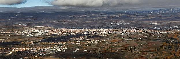 Vista aérea de Logroño, el municipio más poblado y uno de los más ricos en los que el PSOE logró la victoria el 26M .