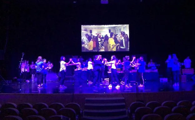 'Crea la banda sonora de tu vida' sube a 700 escolares al escenario del Auditorio