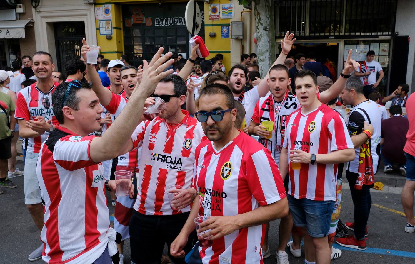 Fotos: El fútbol llena de color las calles logroñesas